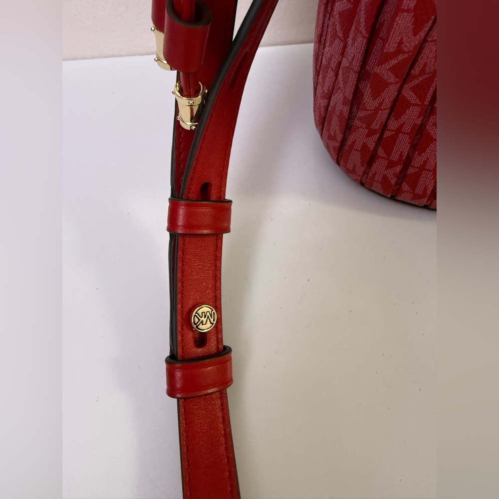 Michael Kors Willa Bucket‎ Bag EUC - Picture 11 of 11